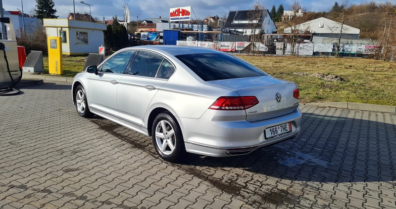 Volkswagen Passat cena 59900 przebieg: 58276, rok produkcji 2015 z Międzychód małe 379